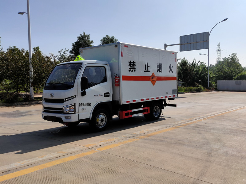 躍進(jìn)（柴油）易燃液體廂式運輸車